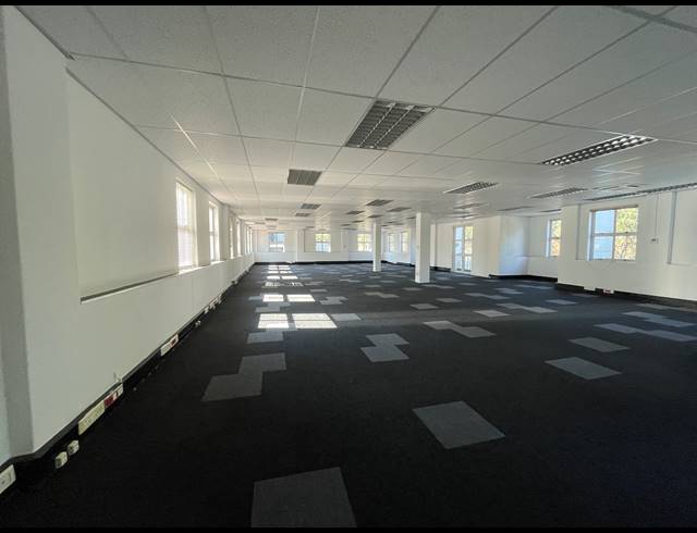 279M² OFFICE TO LET IN BRYANSTON